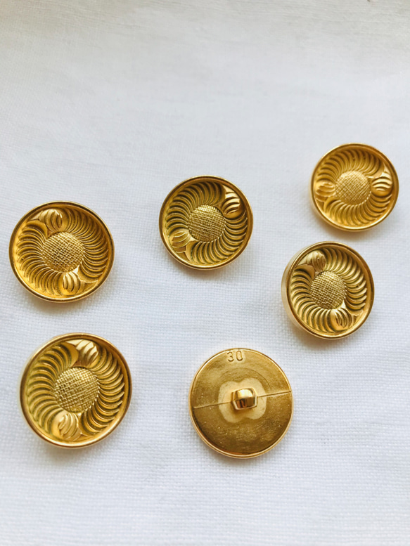 フランス工場のヴィンテージボタン [6個] 20mm ゴールド１ 1枚目の画像