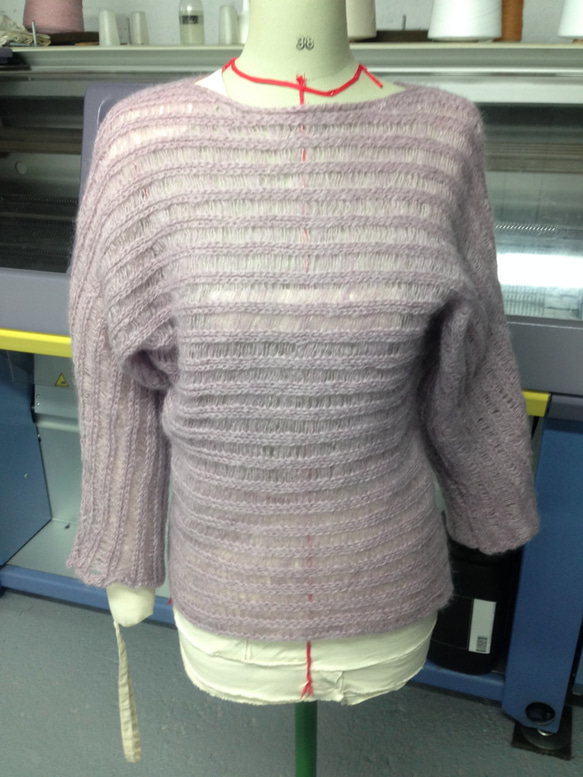 フランス製　草木染めモヘア糸使用　セーター　コチニールパープル 1枚目の画像