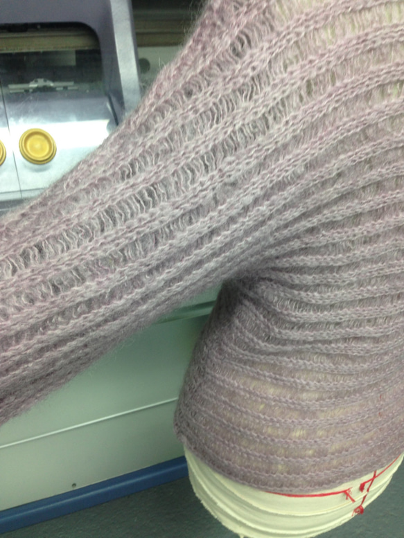 フランス製　草木染めモヘア糸使用　セーター　コチニールパープル 5枚目の画像