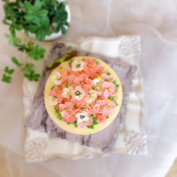 5号 ピンクのパンジーのフラワーケーキ(バタークリームケーキ、チーズ