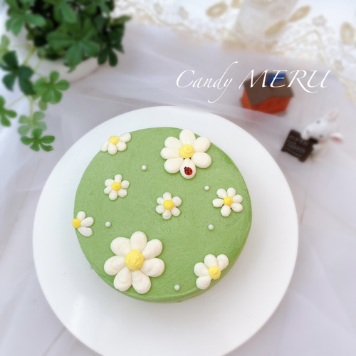 萌黄色のお花のケーキ（バタークリームケーキ、チーズケーキ味