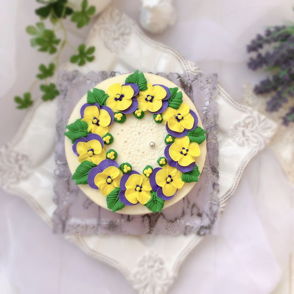 パンジーリースのフラワーケーキ（バタークリームケーキ、チーズケーキ