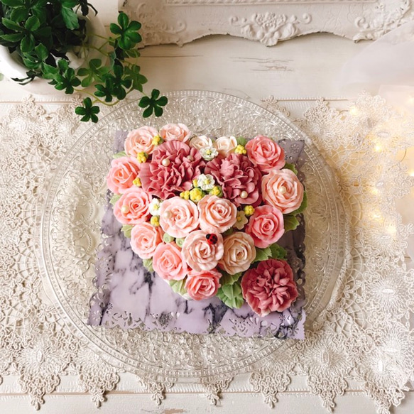 カーネーションと薔薇のハートケーキ(レモンケーキ味) 1枚目の画像