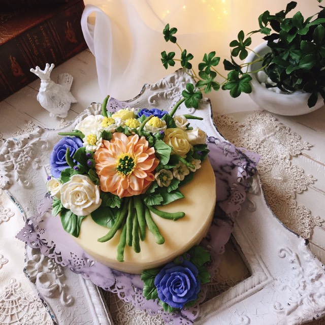 花束のリアルフラワーケーキ(バタークリームケーキ、チーズケーキ味)