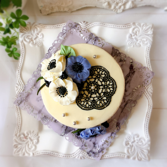 アネモネとパールのフラワーケーキ(バタークリームケーキ、チーズケーキ味) 2枚目の画像