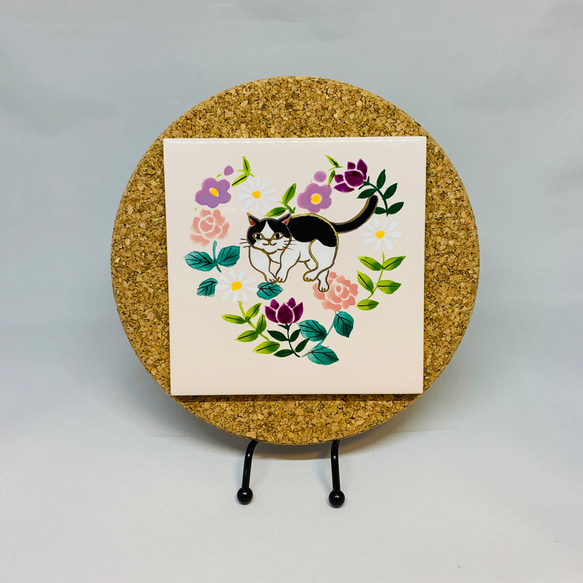 【新品】絵画　タペストリー　猫　花柄　タイル　アンティーク 猫柄 タイル画 コルク台付 ハチワレ猫と草花 その他キッチン小物 か
