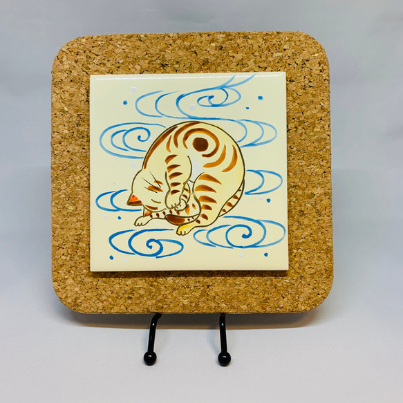 猫柄　タイル画　コルク台付　水紋とまどろむアメショ 1枚目の画像