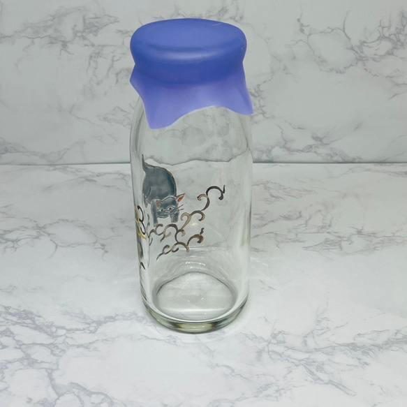 猫柄　シリコン蓋付きガラス瓶　シャルトリュー唐草 4枚目の画像