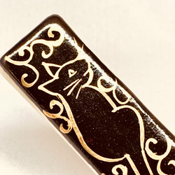 猫 箸置き 黒地に金で描くネコ 唐草 2枚目の画像