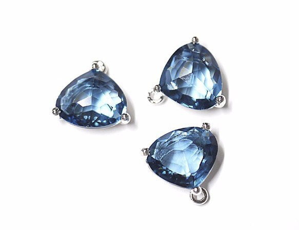 【2個入り】ボリューム三角形GlassロイヤルブルーRoyal Blueカラーシルバー 仕上げチャーム 4枚目の画像