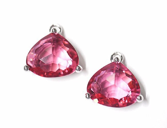 [2 件] Volume Triangle Glass Ruby Ruby Color Silver Finish Charm 第1張的照片