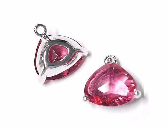 [2 件] Volume Triangle Glass Ruby Ruby Color Silver Finish Charm 第2張的照片