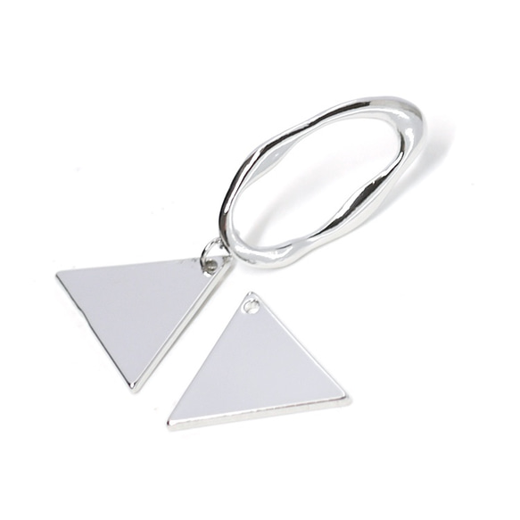 新作【2個入り】つるんとした約15mm三角形真鍮製シルバーチャーム NF 2枚目の画像