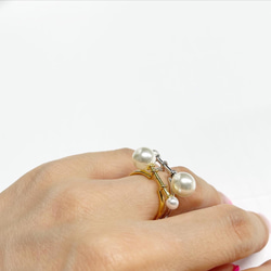 新作【1件】銀色圓形吊飾配不同大小珍珠，戒指 第4張的照片