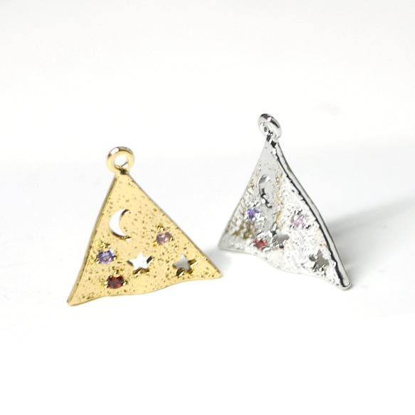 新款 [2 件] 帶有月亮和星星 NF 的三角形光澤金色吊飾 第4張的照片