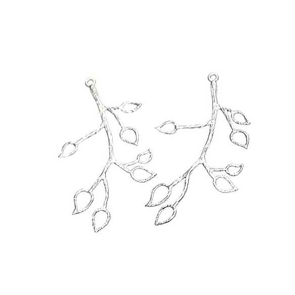 再次上架 [2 件] 大樹枝和葉子圖案啞光銀色吊飾 NF 第1張的照片