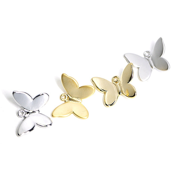 再次上架 [2 件] 蝴蝶舞！啞光金色吊飾零件和帶有 3D 蝴蝶圖案的零件 第5張的照片