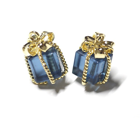 P1787s [2 件] 玻璃寶藍色小型珠寶盒金色吊飾、零件 第2張的照片