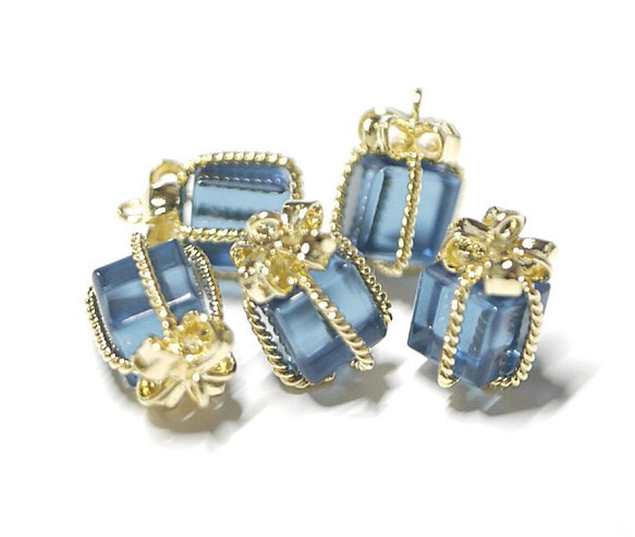 P1787s [2 件] 玻璃寶藍色小型珠寶盒金色吊飾、零件 第4張的照片