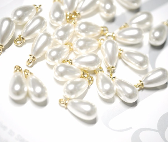 ejp655 [10 件] 7mm*12mm 白色珍珠水滴形金色吊飾，零件 第4張的照片