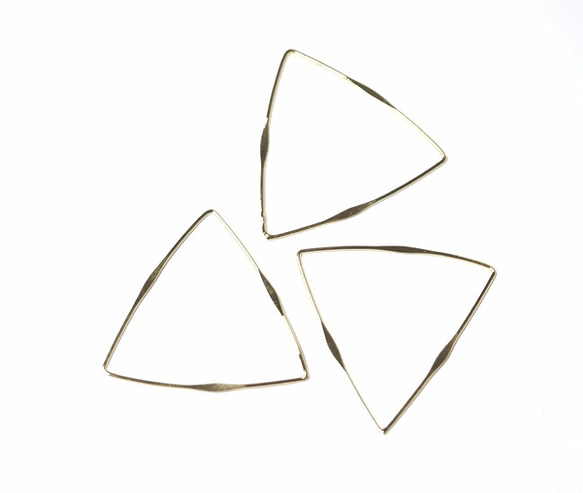 【2個入り】Sharp  Triangleトライアングル ゴールドチャーム、パーツ 2枚目の画像