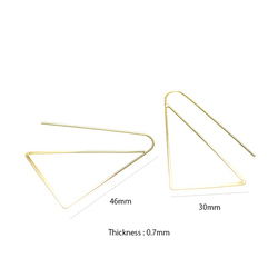 再販【2個入り】大ぶりトライアングル（三角形）光沢ゴールドピアスフック NF 3枚目の画像
