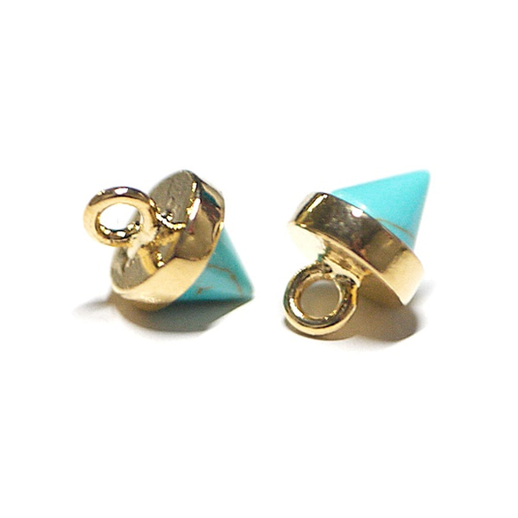 【2個入り】Petit Triangle立体的な三角形ターコイズ（Turquoise）風ゴールド天然石チャーム 3枚目の画像