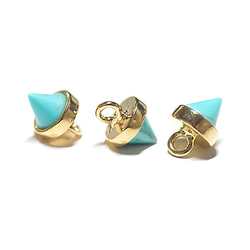 【2個入り】Petit Triangle立体的な三角形ターコイズ（Turquoise）風ゴールド天然石チャーム 4枚目の画像