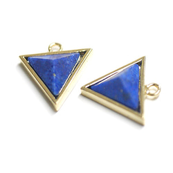 再販【2個入り】ラピスラズリ (lapis lazuli) 3D三角形ゴールドチャーム、パーツ 2枚目の画像
