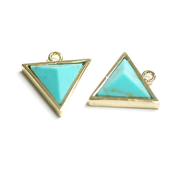 再販【2個入り】天然石〜ターコイズTurquoise風3D三角形ゴールドチャーム、パーツ 3枚目の画像