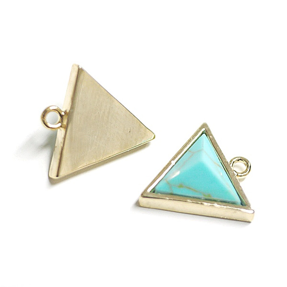 再販【2個入り】天然石〜ターコイズTurquoise風3D三角形ゴールドチャーム、パーツ 4枚目の画像