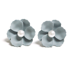 新[1對]灰色花卉粒珠鈦芯耳環 第2張的照片