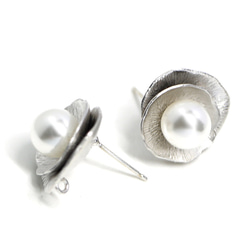 eso1002【1對】925刻芯！重疊花瓣和大珍珠的霧面銀戒指耳環，零件 第3張的照片