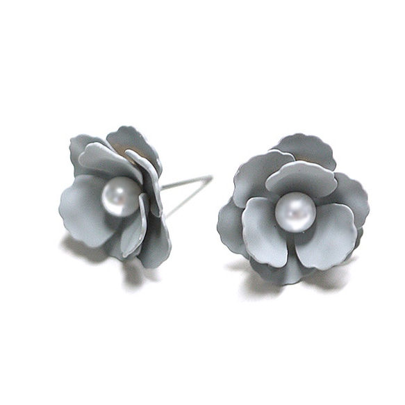 SALE [1對]銀蓮花灰色珍珠花朵鈦芯耳環配珍珠 第2張的照片