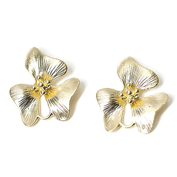 再次上架【2片】三片看起來會動的花瓣~霧面金吊飾、零件 第2張的照片