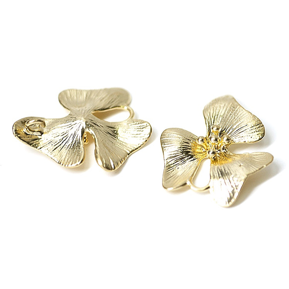 再次上架【2片】三片看起來會動的花瓣~霧面金吊飾、零件 第3張的照片