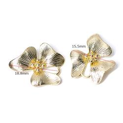 再次上架【2片】三片看起來會動的花瓣~霧面金吊飾、零件 第4張的照片