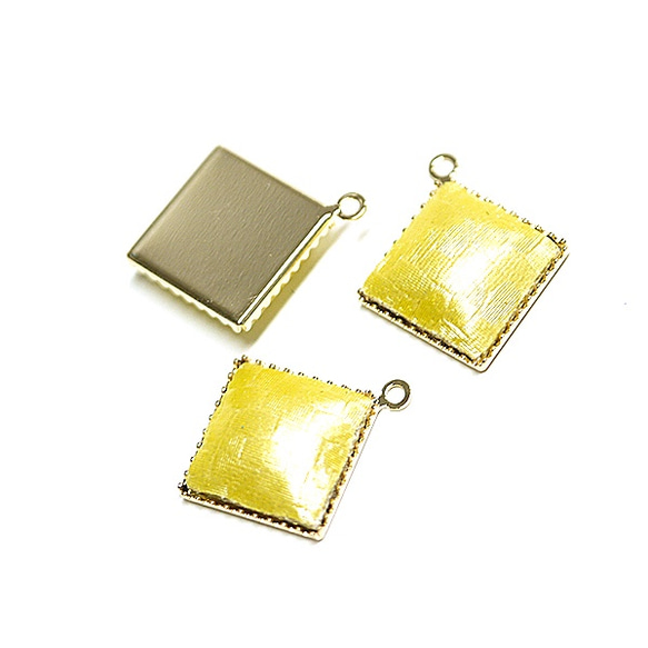 SALE【6個入り】イエローカラーサテン約11mm正方形ゴールドチャーム 3枚目の画像