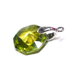 SALE【1個】Peridot GreenペリドットカラーCZ 八角形シルバーチャーム、パーツ 2枚目の画像