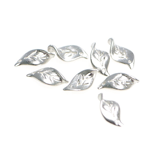 新作【6件入場】Curved Petit Leaf Motif Mad Silver Charm，零件 第3張的照片