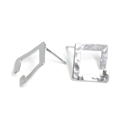 新款[1對]不均勻17mm切割方形啞光銀鈦芯耳環，配件 第1張的照片