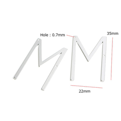 新作【2個入り】大ぶり M〜イニシャルマットシルバーコネクター、チャーム 4枚目の画像