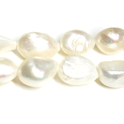 再次上架【6顆】大顆淡水珍珠！ 10*14mm左右的穿透型淡水珍珠及串珠 第2張的照片