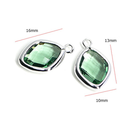 新作【2個入り】Green Opalカラーガラス16mmダイヤモンド形シルバーチャーム 3枚目の画像