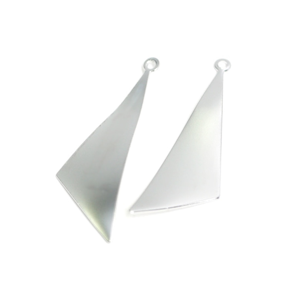 新作品[4件]簡單的三角形墊子，具有光滑曲線的銀色魅力，零件 第4張的照片