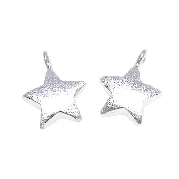 再次上架 [2 件] 紋理銀色 Petit Star 星星圖案飾物，帶垂直環 第1張的照片