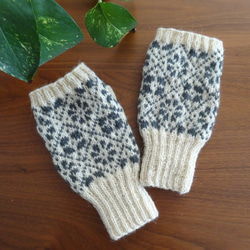 受注生産☆花柄編み込みハンドウォーマー 手袋・ミトン uriknit 通販