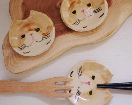 お箸とスプーンが一緒に置ける箸置き（うす茶のエキゾチックショート