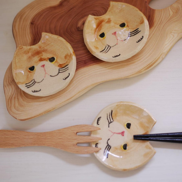 お箸とスプーンが一緒に置ける箸置き（うす茶のエキゾチックショート