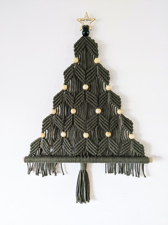 マクラメ編みのクリスマスツリータペストリー タペストリー